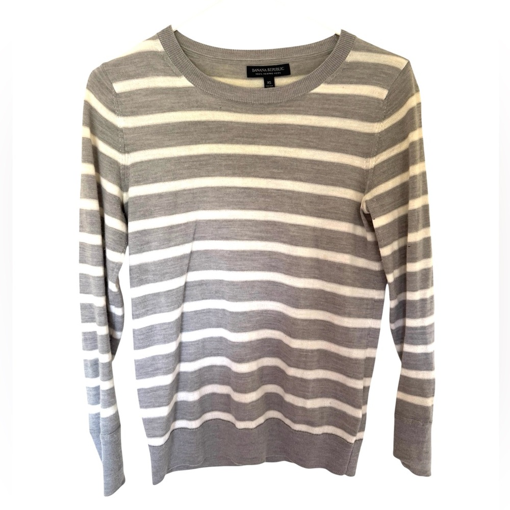 Banana Republic Gray and White 100% Merino Wool Crew Neck Sweater